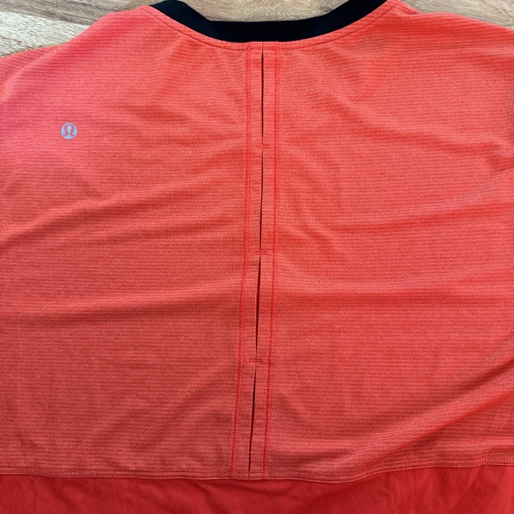 Lululemon Short Sleeve Top - Picture 4 of 6
